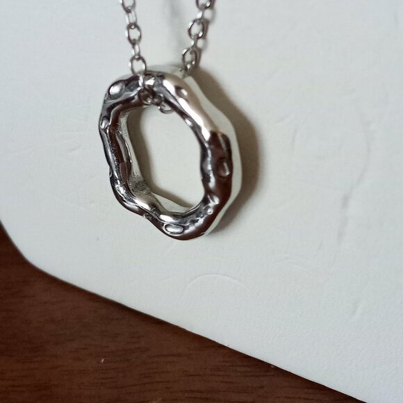 NEVAEH circle neckalce tarnish-free, waterproof, and heatproof New in pouch - Picture 3 of 6